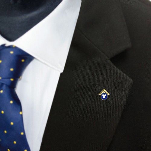 Gilt Metal Past Master’s Masonic Lapel Pin